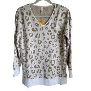 Grecerelle V-Neck Knit Sweater NWT *Flaw* Size Small Animal Print Cream Tan
